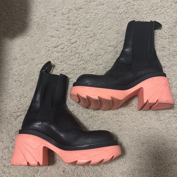 Bottega Veneta Shoes - Authentic Bottega Veneta Calfskin Flash Chelsea Boots Black Flamingo